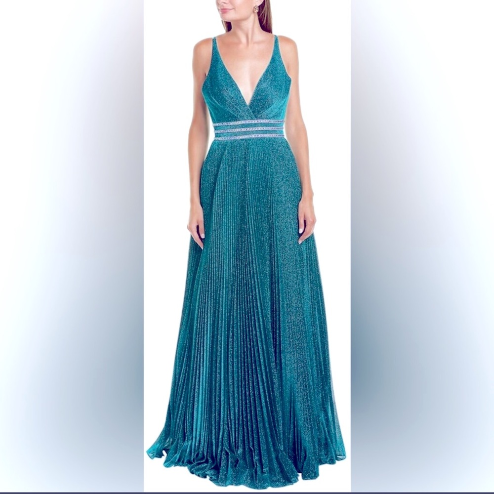 Gorgeous Mac Duggal Teal Green dress